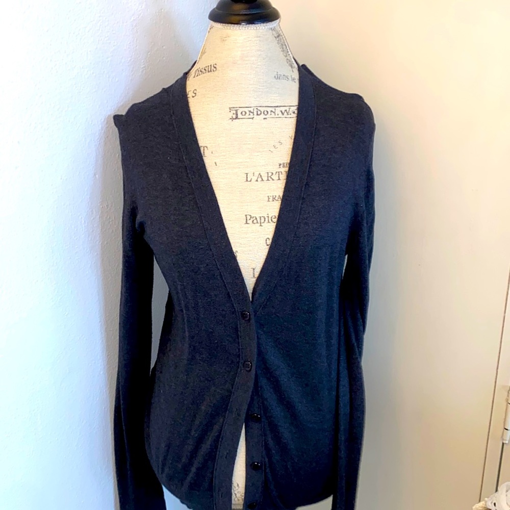 Adorable in perfect condition Loft cardigan! Perfect for fall!